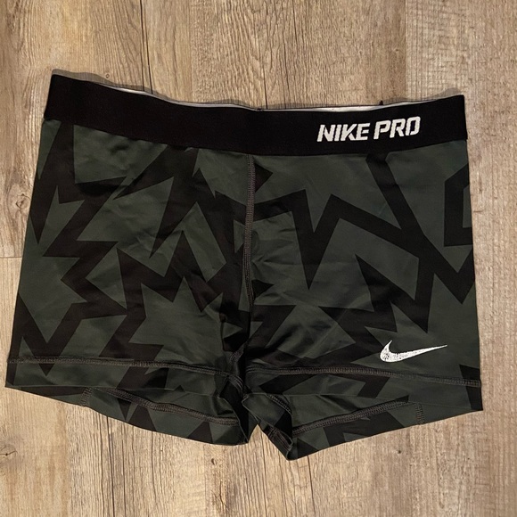Patterned compression shorts Clearance